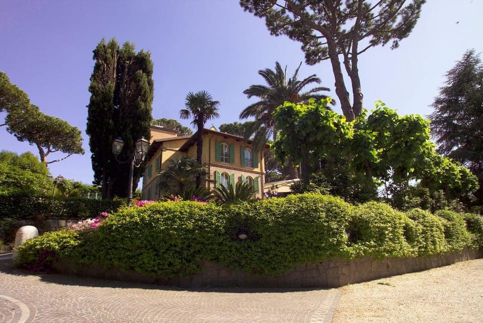 Restaurant/places to eat, Spring, Natural landscape, Winter, Summer, Autumn, Area and facilities, Family