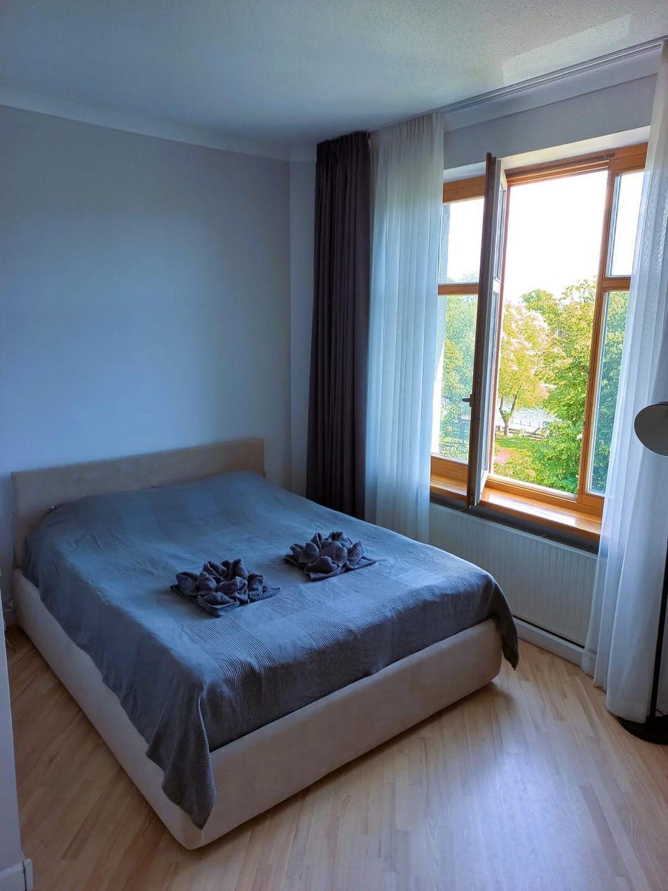 Bed, View (from property/room), Bedroom, City view, River view, Quiet street view