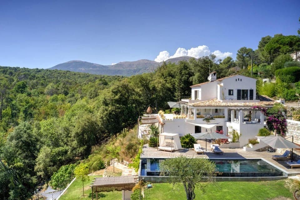 Property building, Natural landscape, Garden, Garden view, Mountain view, Swimming pool