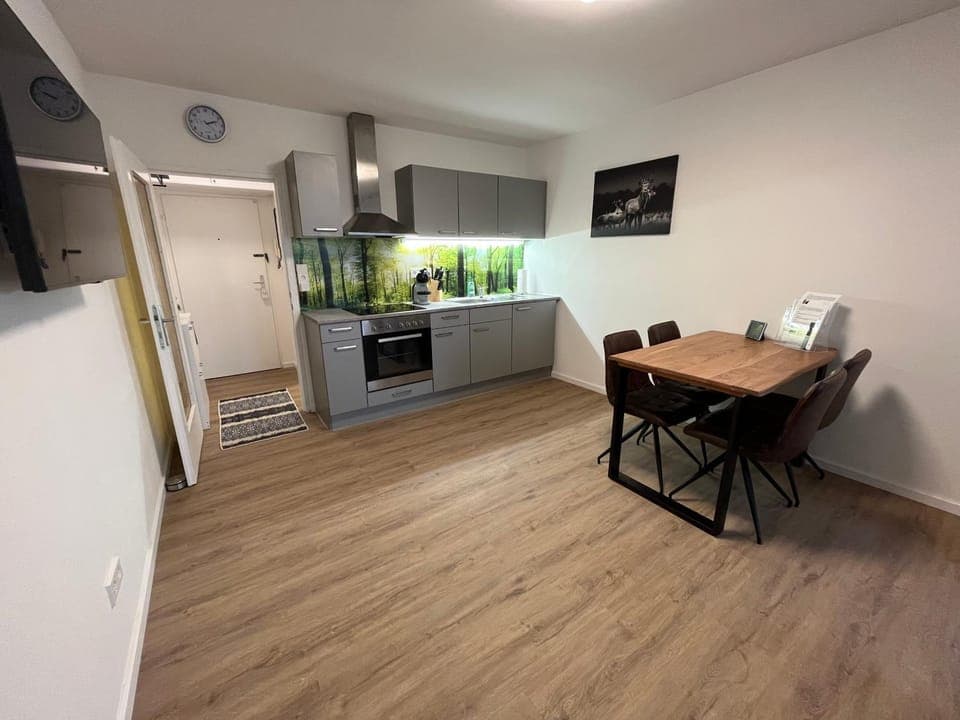 Kitchen or kitchenette, Dining area