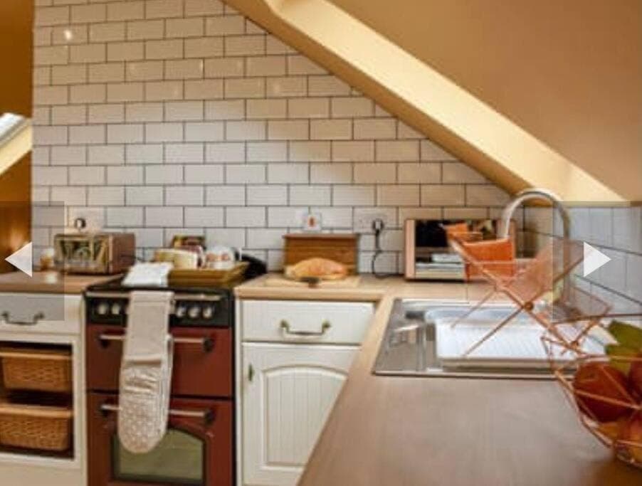 Kitchen or kitchenette, dishwasher, stove, toaster