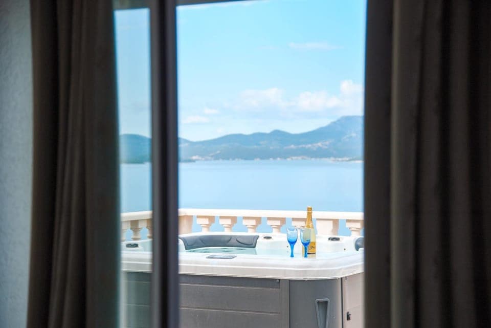 Balcony/Terrace, Mountain view, Sea view