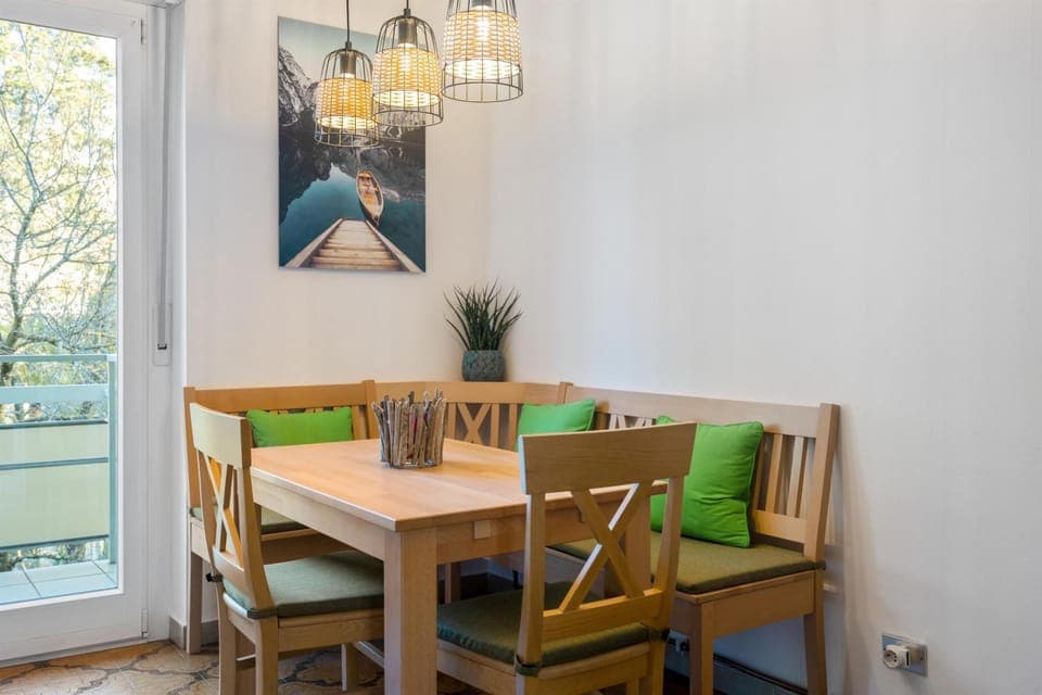 Seating area, Dining area