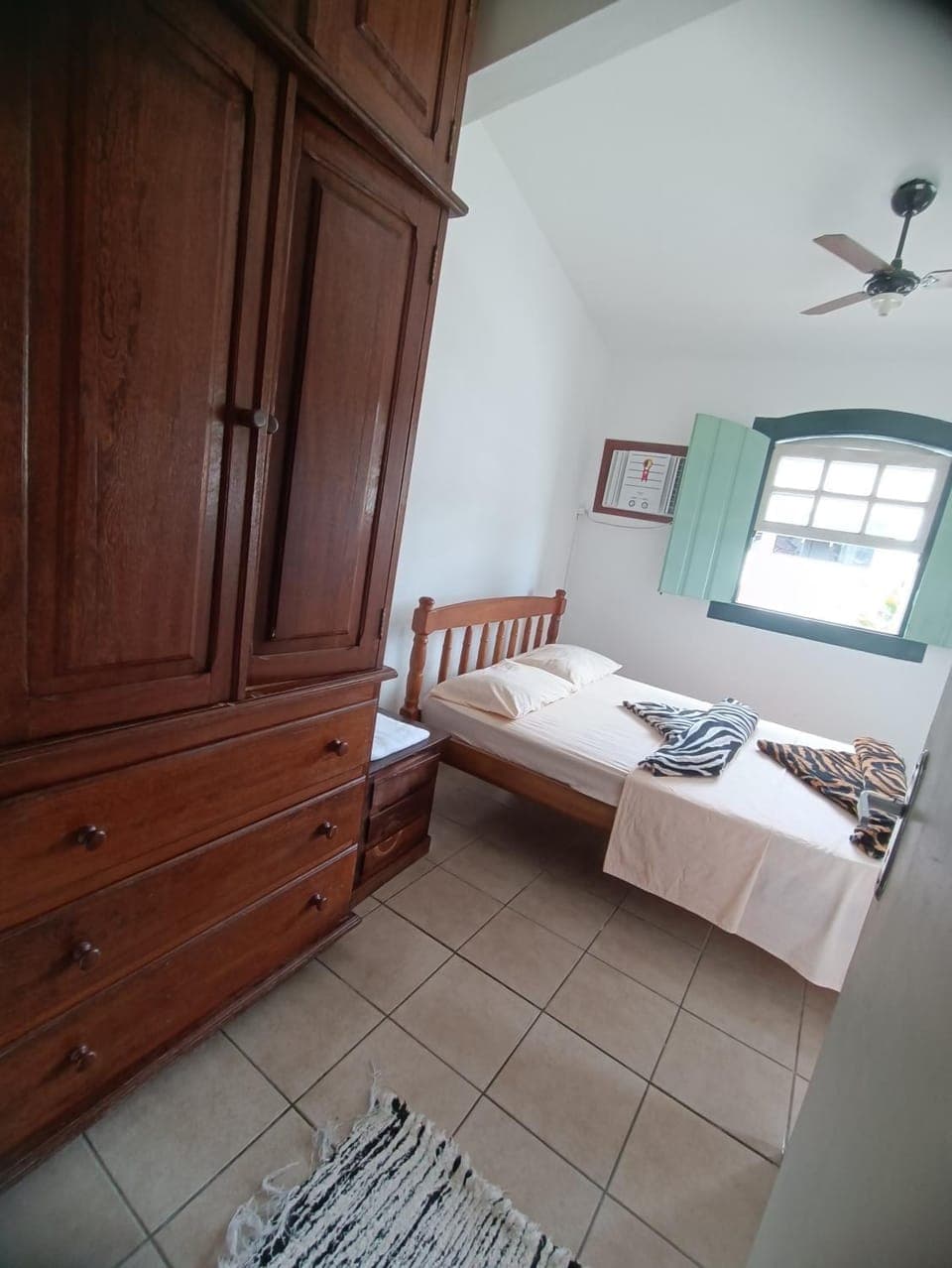 Bed, Photo of the whole room, Bedroom, fireplace, towels, wardrobe