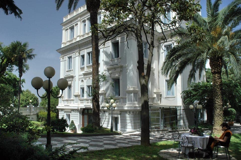 Facade/entrance, Garden