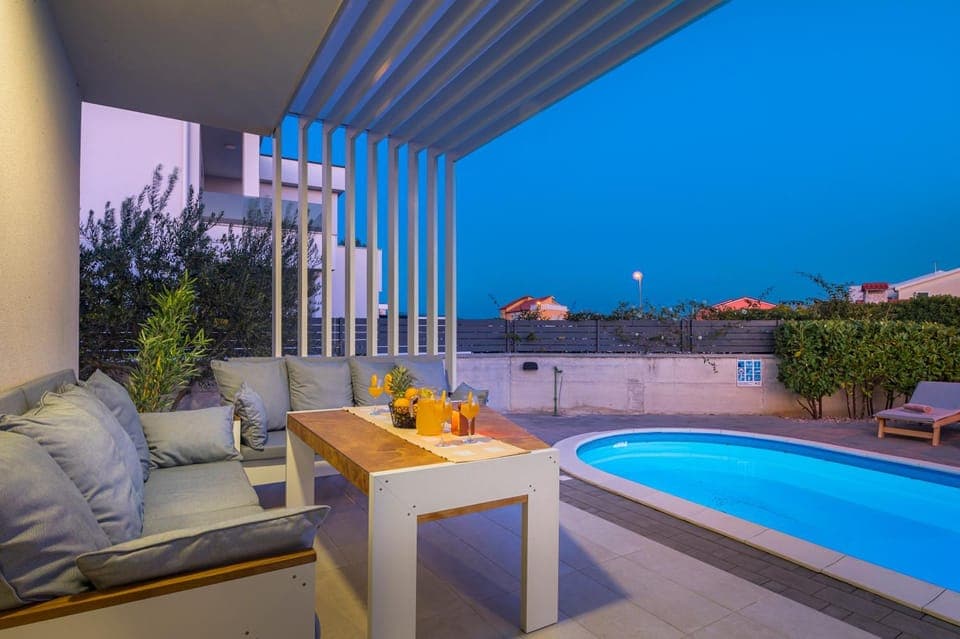 Property building, Swimming pool