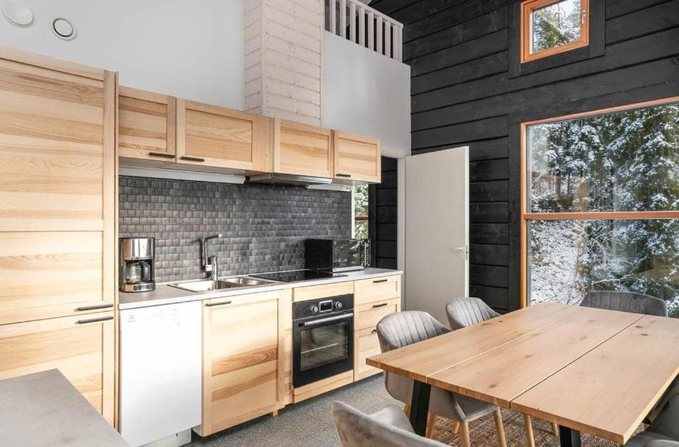 Kitchen or kitchenette, Dining area, dishwasher, oven, stove