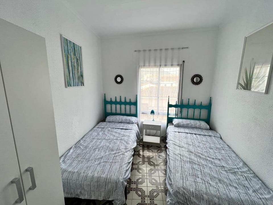 Bedroom, Mountain view