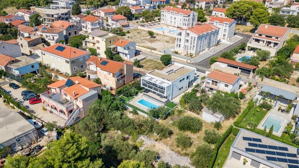 Bird's eye view, Swimming pool, Location