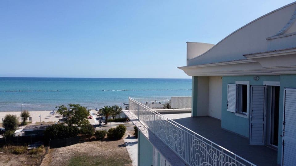 Property building, Balcony/Terrace, Sea view