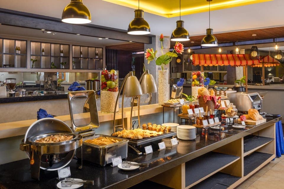 Restaurant/places to eat, Breakfast, Continental breakfast, Buffet breakfast, Asian breakfast, American breakfast