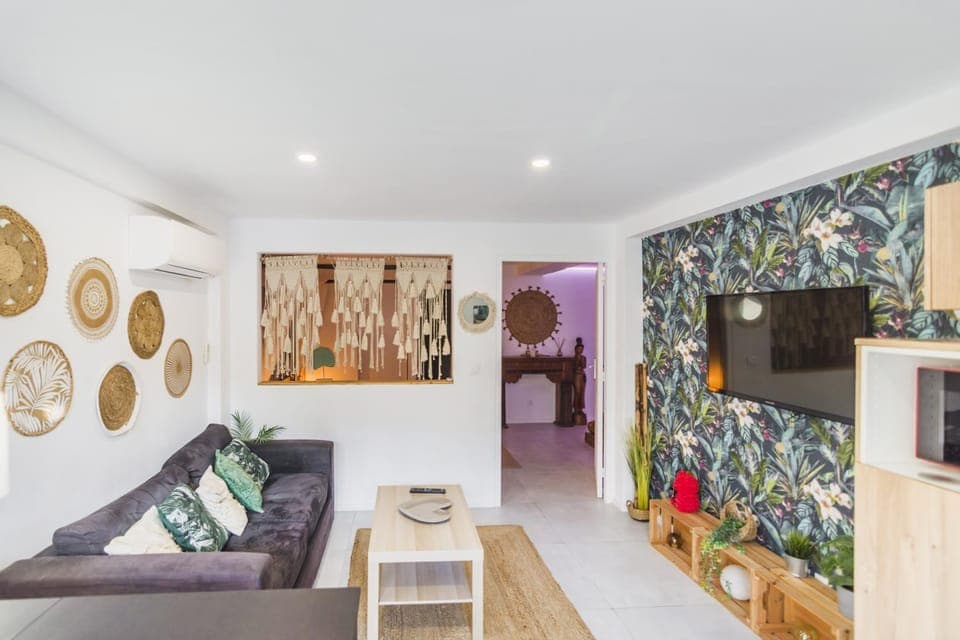 Living room, kitchen