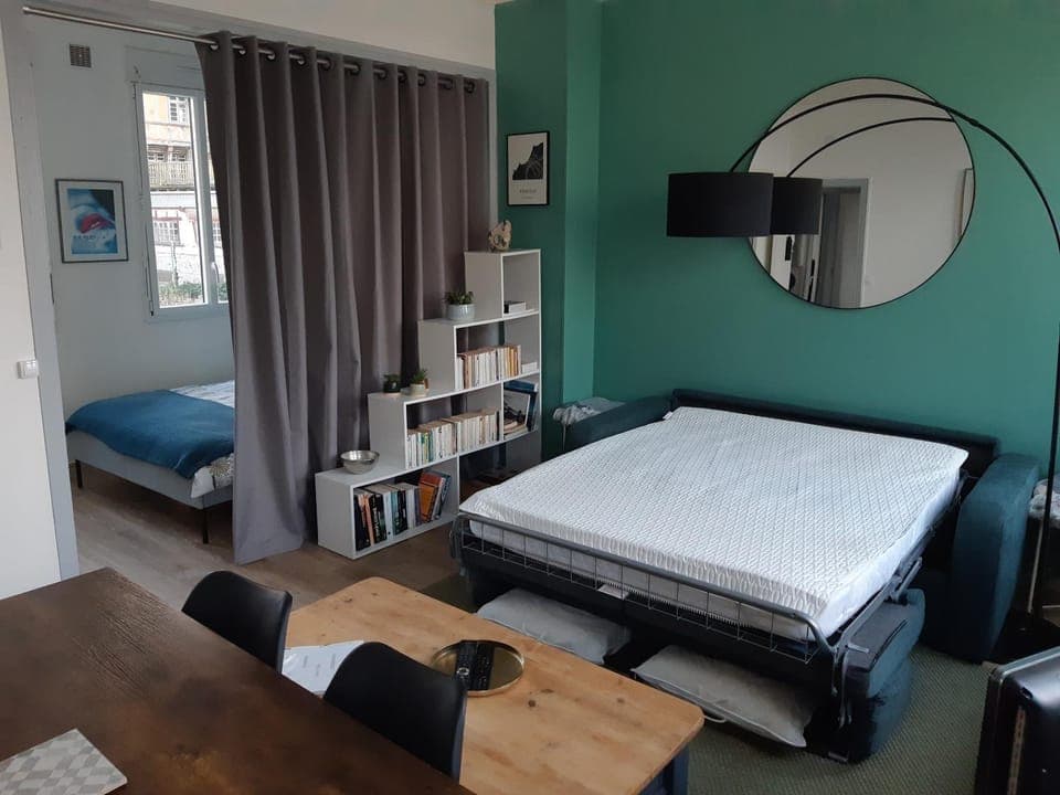 Bed, Library, Living room
