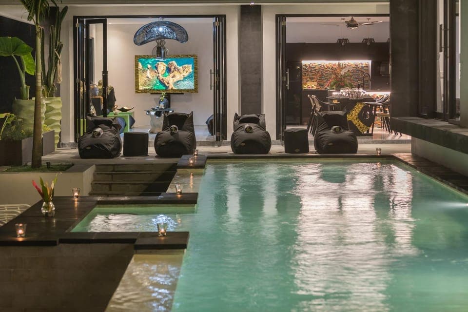 Patio, Swimming pool, sunbed