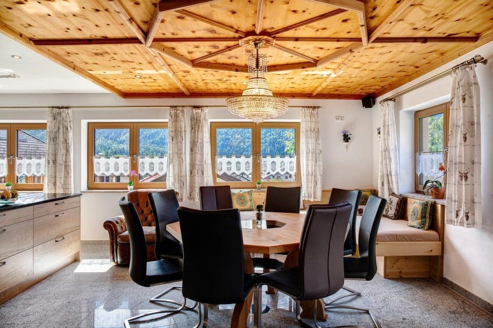 Property building, Kitchen or kitchenette, Living room