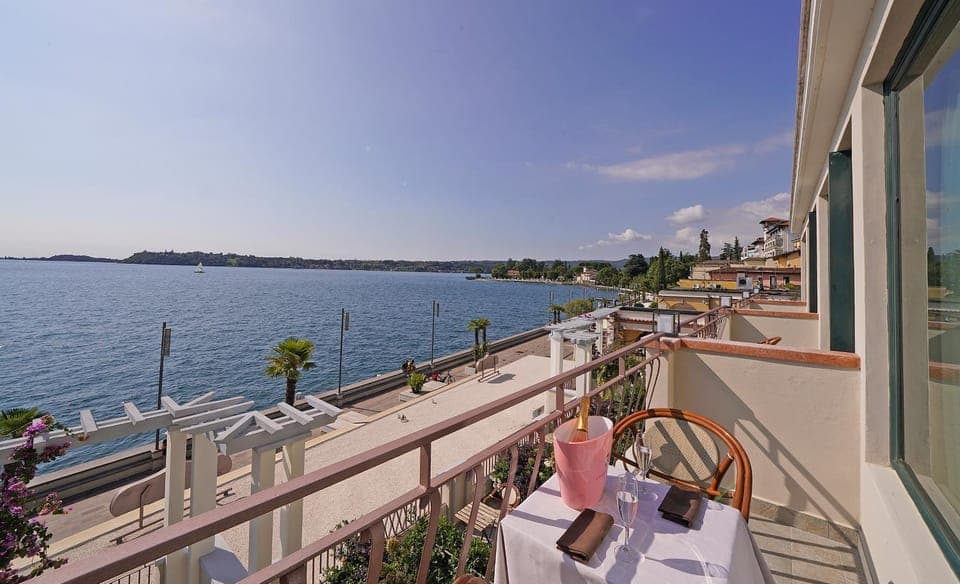 Balcony/Terrace, Lake view