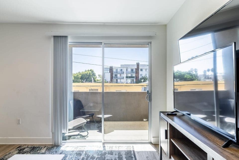 3BR 3BA Fully Furnished Apartment in Hollywood apts Apartment in West Hollywood