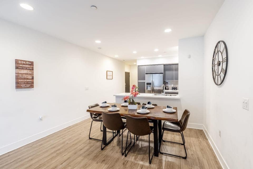 Fully furnished 3 Bedroom Apartment on Poinsettia Place apts Apartment in West Hollywood