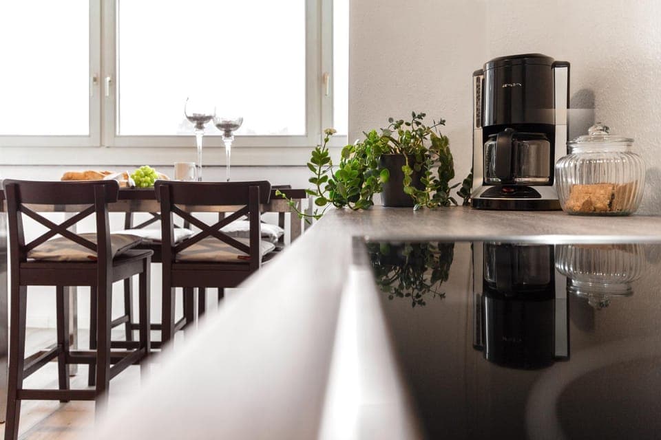 Kitchen or kitchenette, Dining area