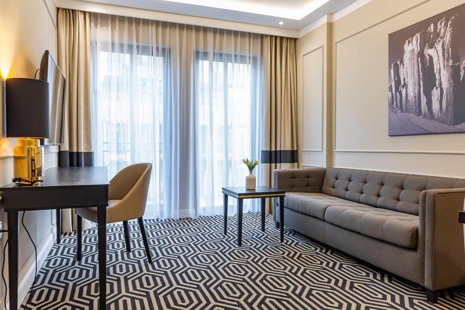 Living room, Seating area