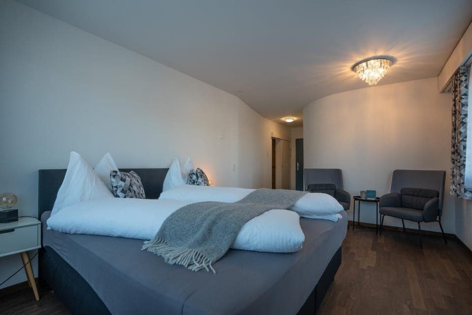 Bed, Seating area, Bedroom