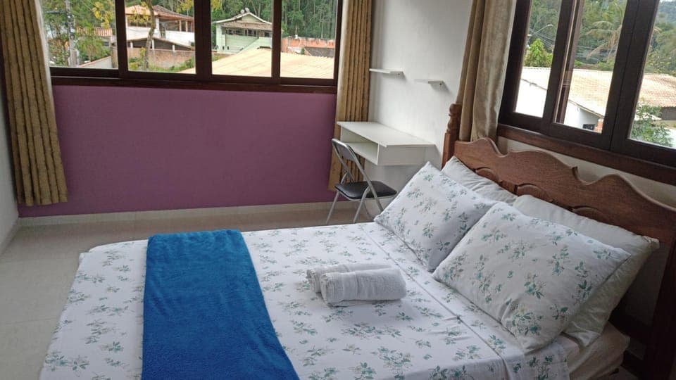 Bed, Photo of the whole room, towels