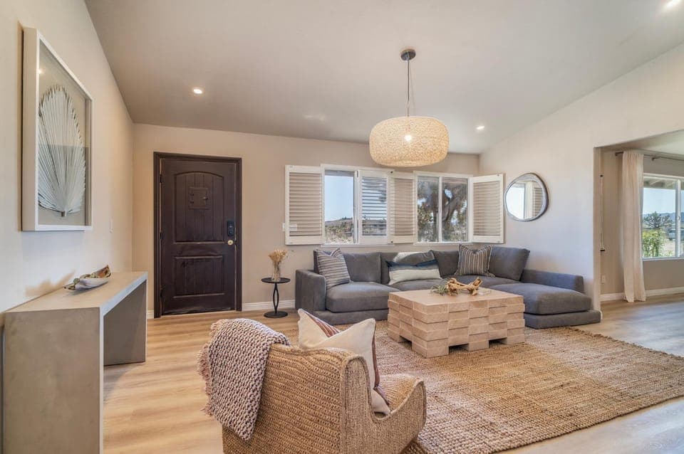 View (from property/room), Living room, Decorative detail, Seating area