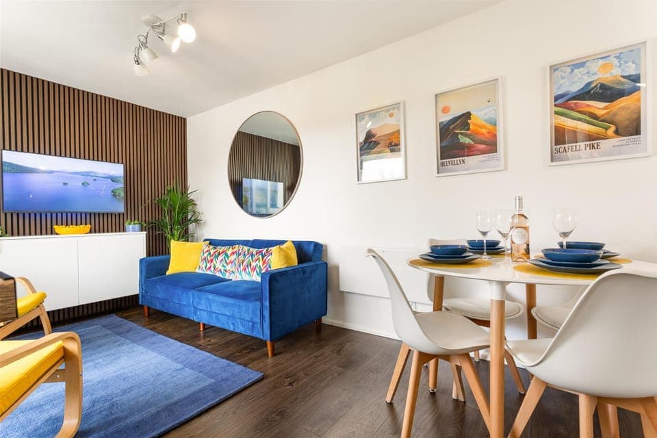 Living room, Seating area, Dining area