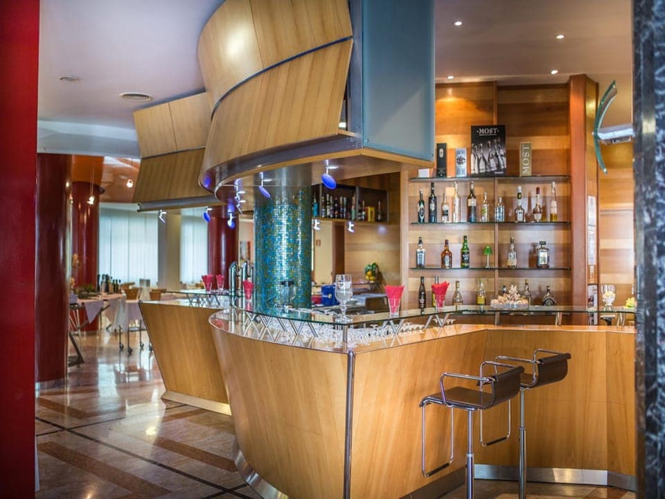 Lounge or bar, Drinks