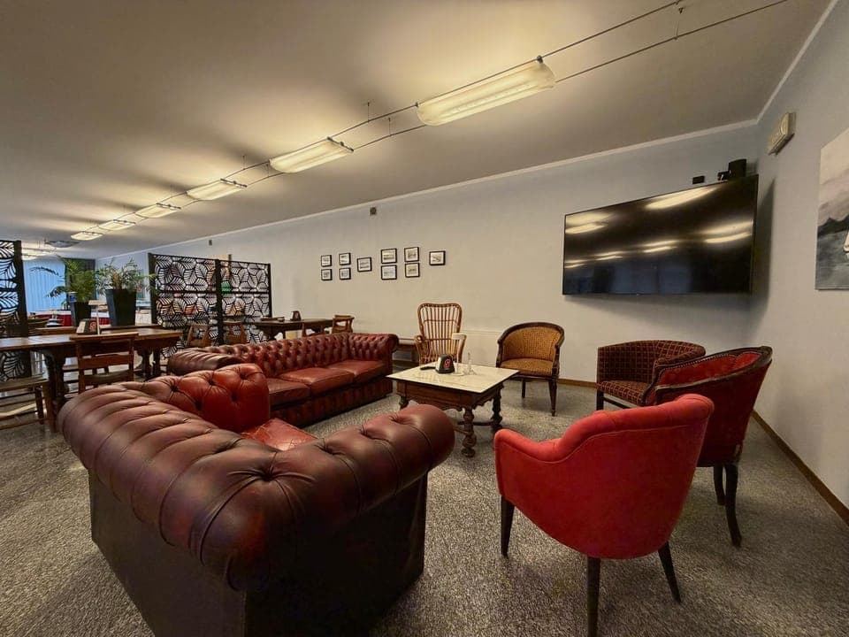 Communal lounge/ TV room