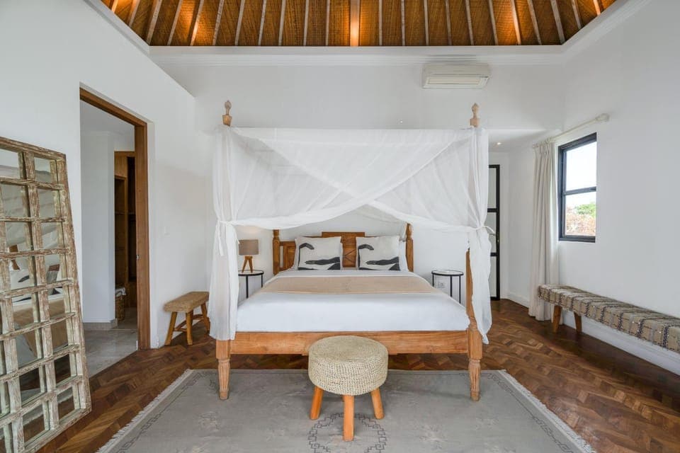 Bed, Bathroom, Bedroom, air conditioner