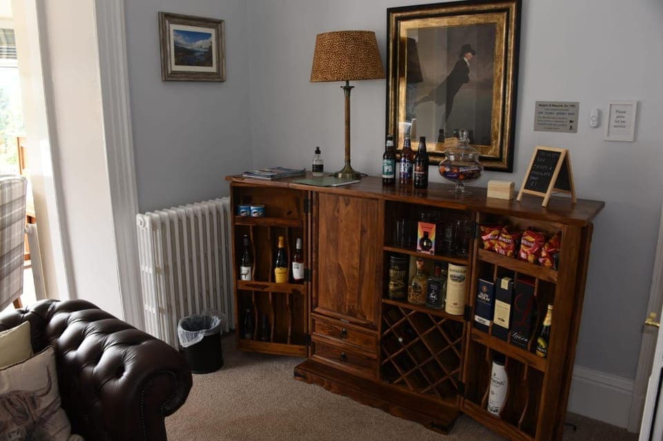 Living room, Lounge or bar, Lounge or bar, Seating area, Drinks, Alcoholic drinks, Internal: Not applicable to any particular room