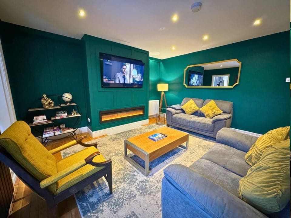 Communal lounge/ TV room, TV and multimedia, Living room, Seating area, Diving, Entertainment, fireplace, fireplace, pet friendly, pet friendly