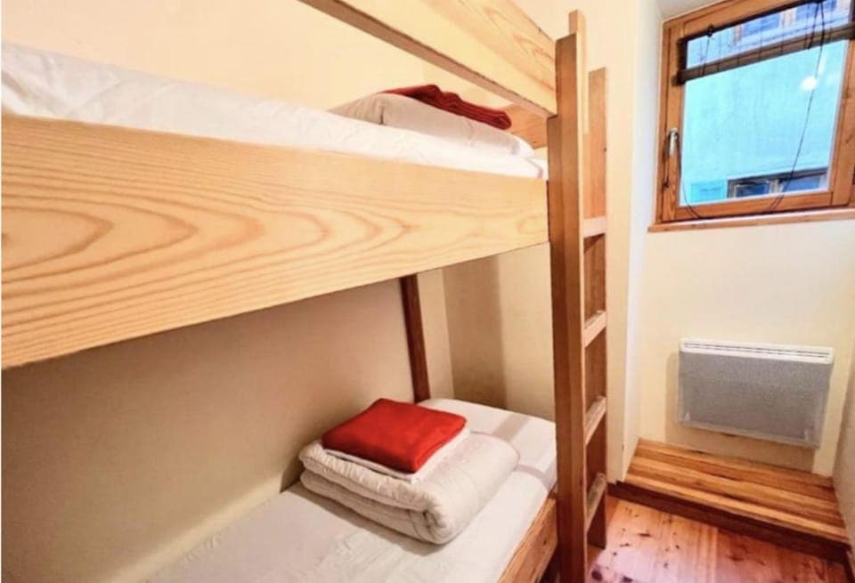 Photo of the whole room, bunk bed
