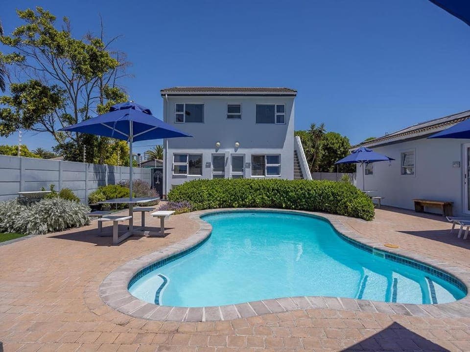 Facade/entrance, Swimming pool