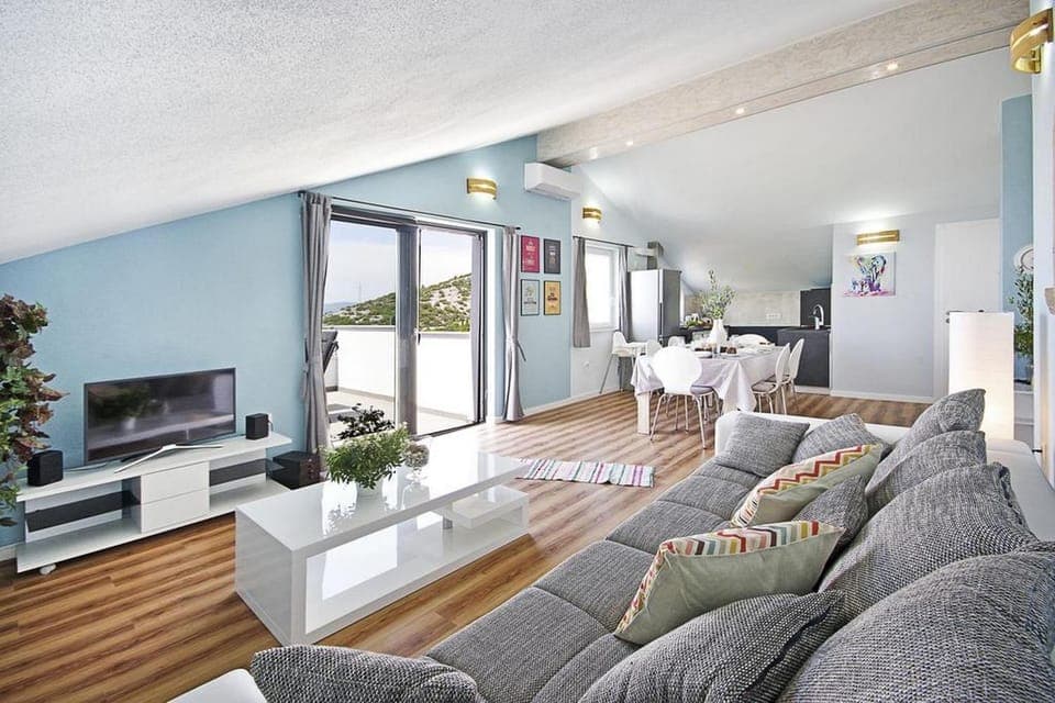 TV and multimedia, Living room, Seating area