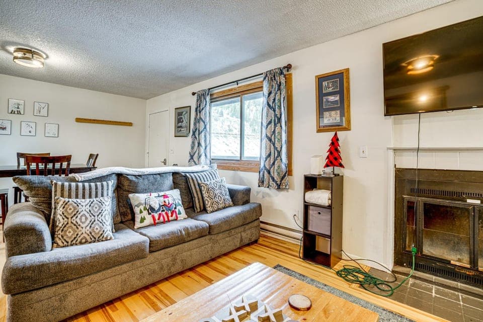 Walk to Main St: Recently Renovated Frisco Condo House in Frisco