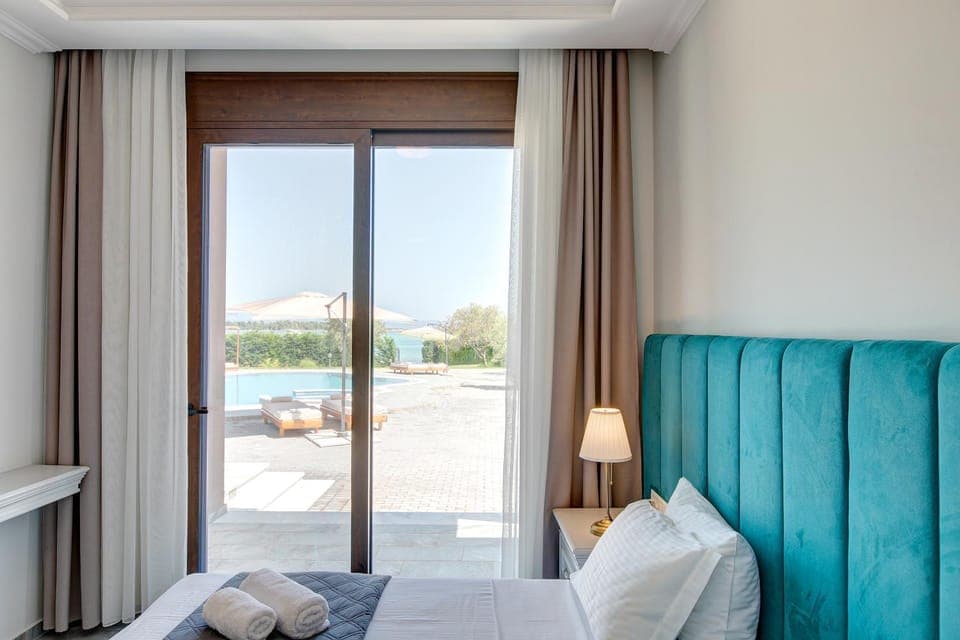 Bed, View (from property/room), Photo of the whole room, Bedroom