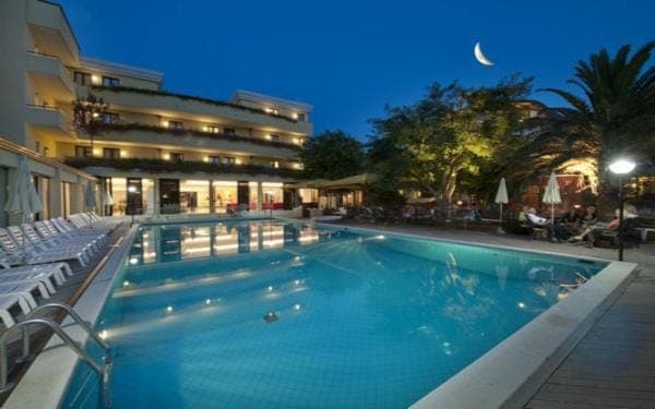 Property building, Day, Swimming pool, Swimming pool