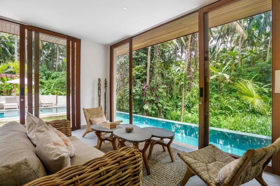 Day, Natural landscape, Garden, View (from property/room), Living room, Seating area, Garden view, Pool view, Swimming pool, sunbed