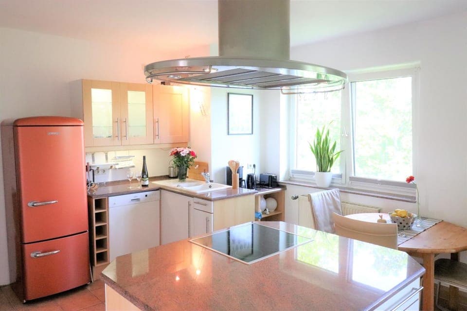 Kitchen or kitchenette, Decorative detail, Dining area, Lunch, Lunch, dishwasher, minibar