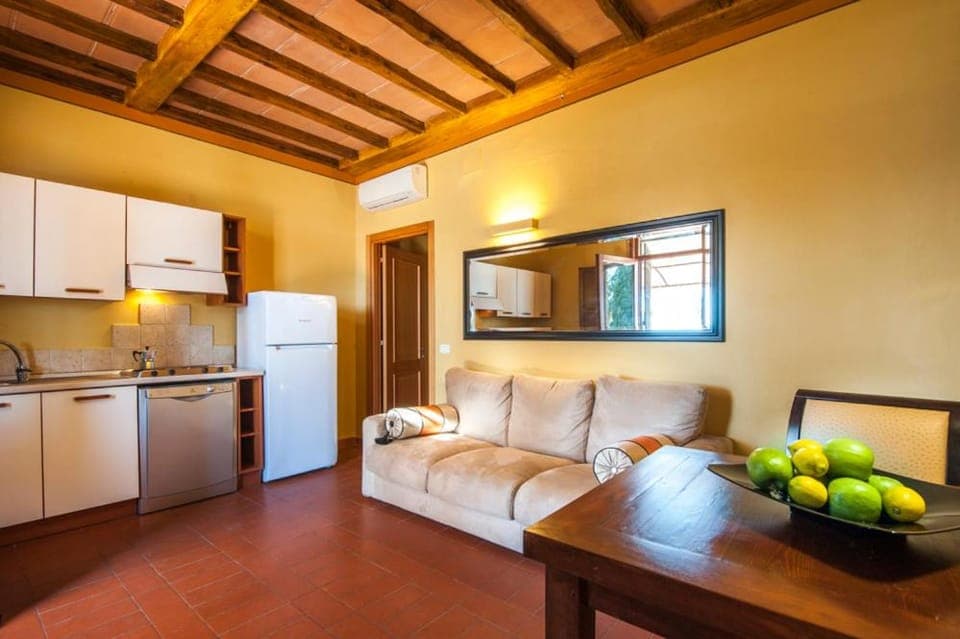 Kitchen or kitchenette, Seating area