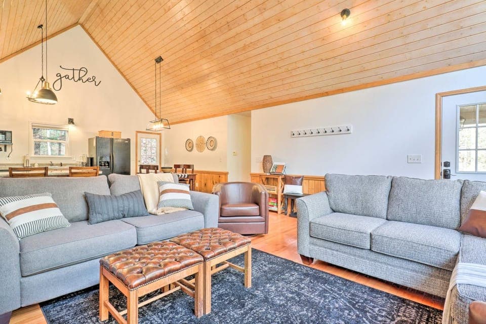 Idyllic Creekside Bryson City Gem w/ Fire Pit! House in Fontana Lake