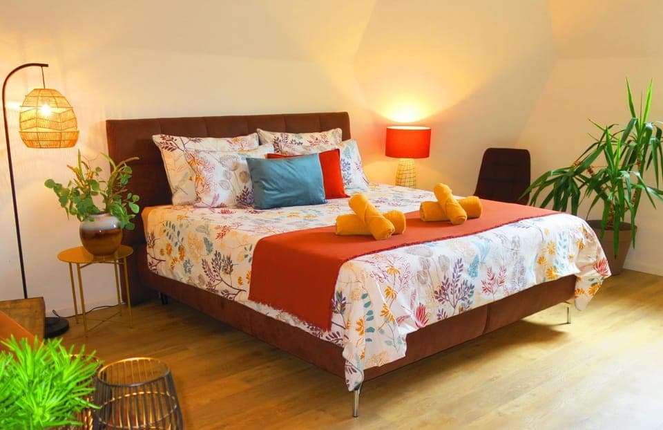 Bed, Photo of the whole room, Bedroom