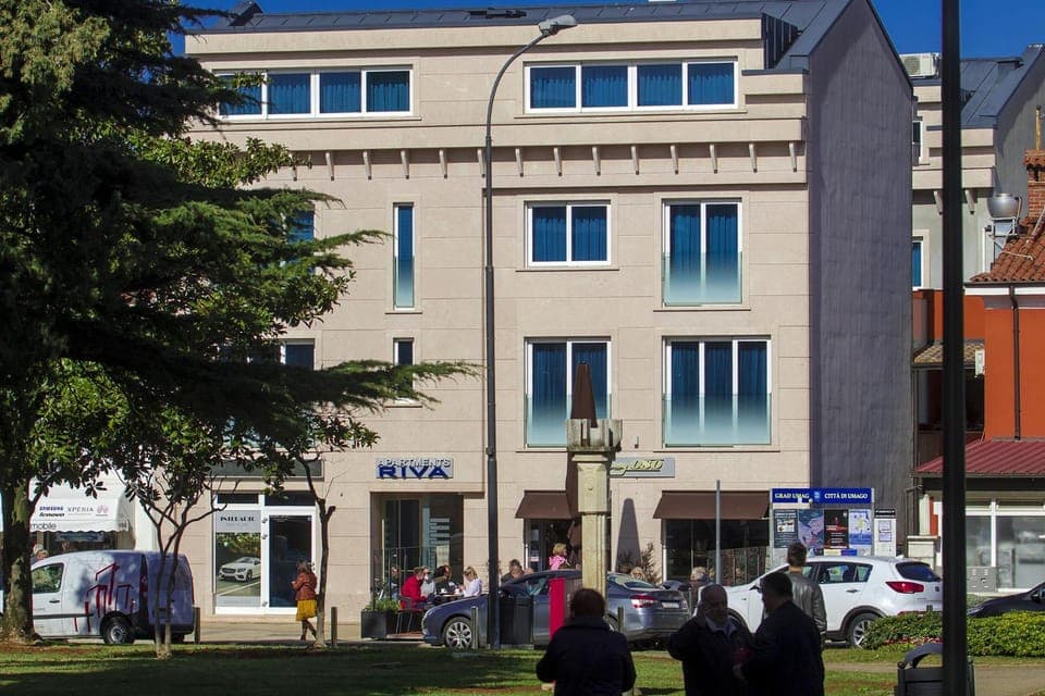 Property building, Facade/entrance, Property logo or sign