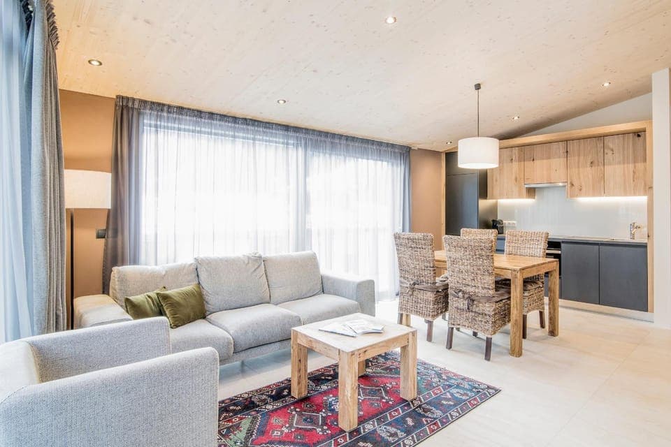 Kitchen or kitchenette, Living room, Seating area, Dining area