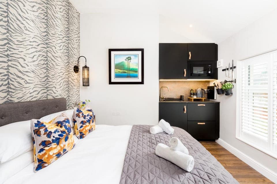 Kitchen or kitchenette, Bedroom, minibar