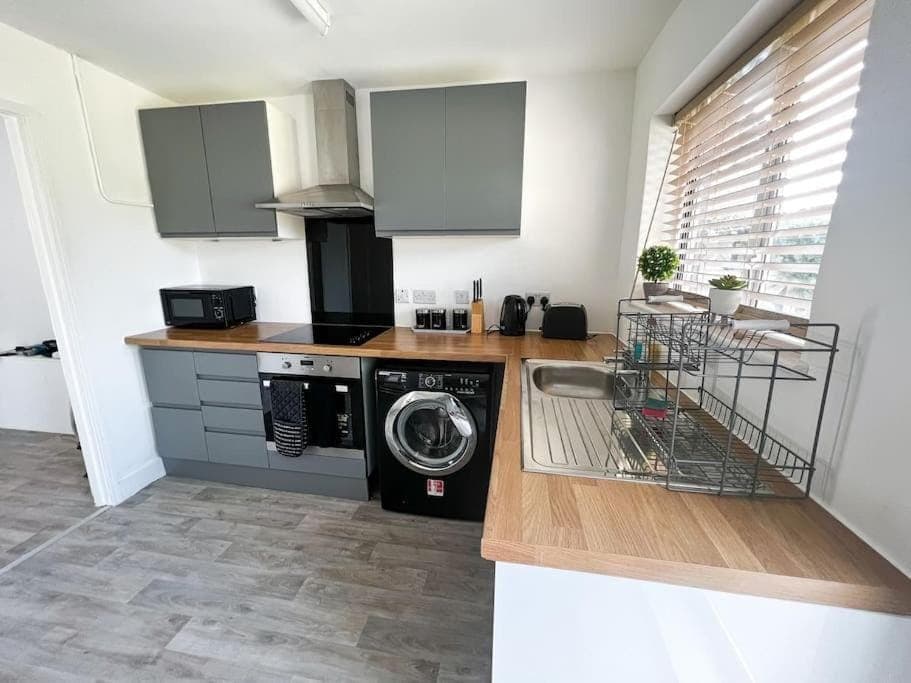 Kitchen or kitchenette, minibar, washing machine