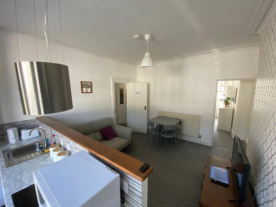 Kitchen or kitchenette, Living room, Seating area, Dining area