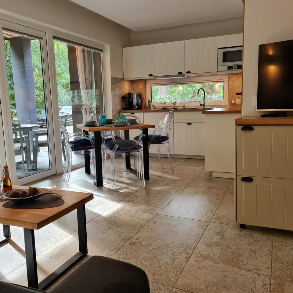 Dining area, kitchen